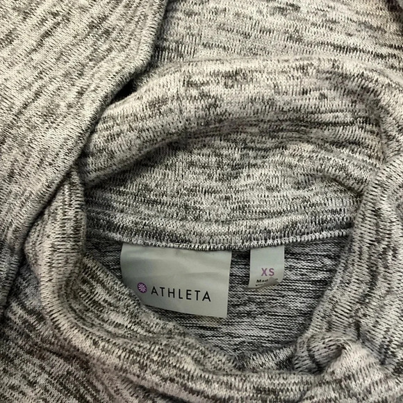 Athleta Batwing & Robin Gray Cowl Neck Sweater Sweatshirt Pullover Kangaroo XS - Picture 3 of 10